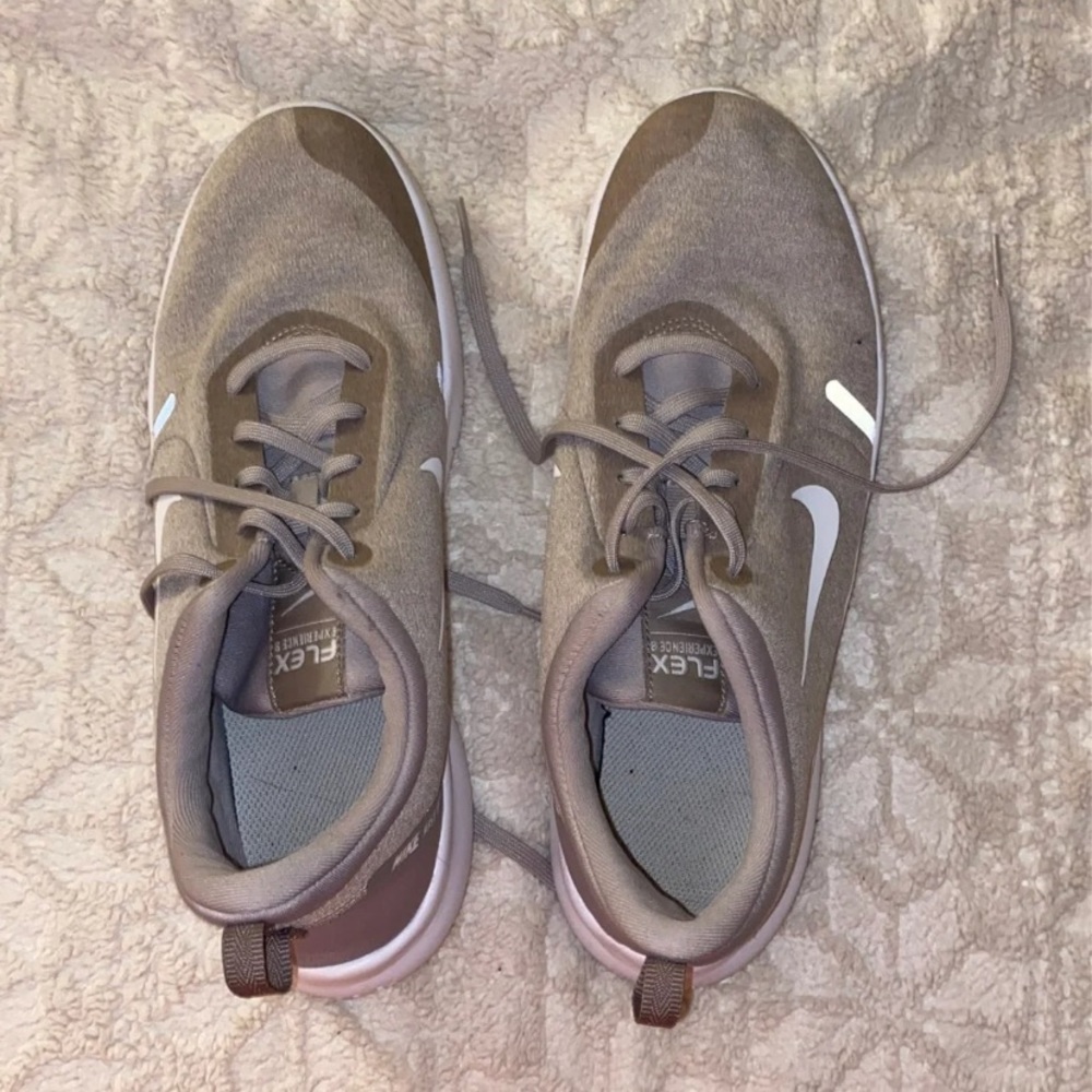 Women’s Nike shoes